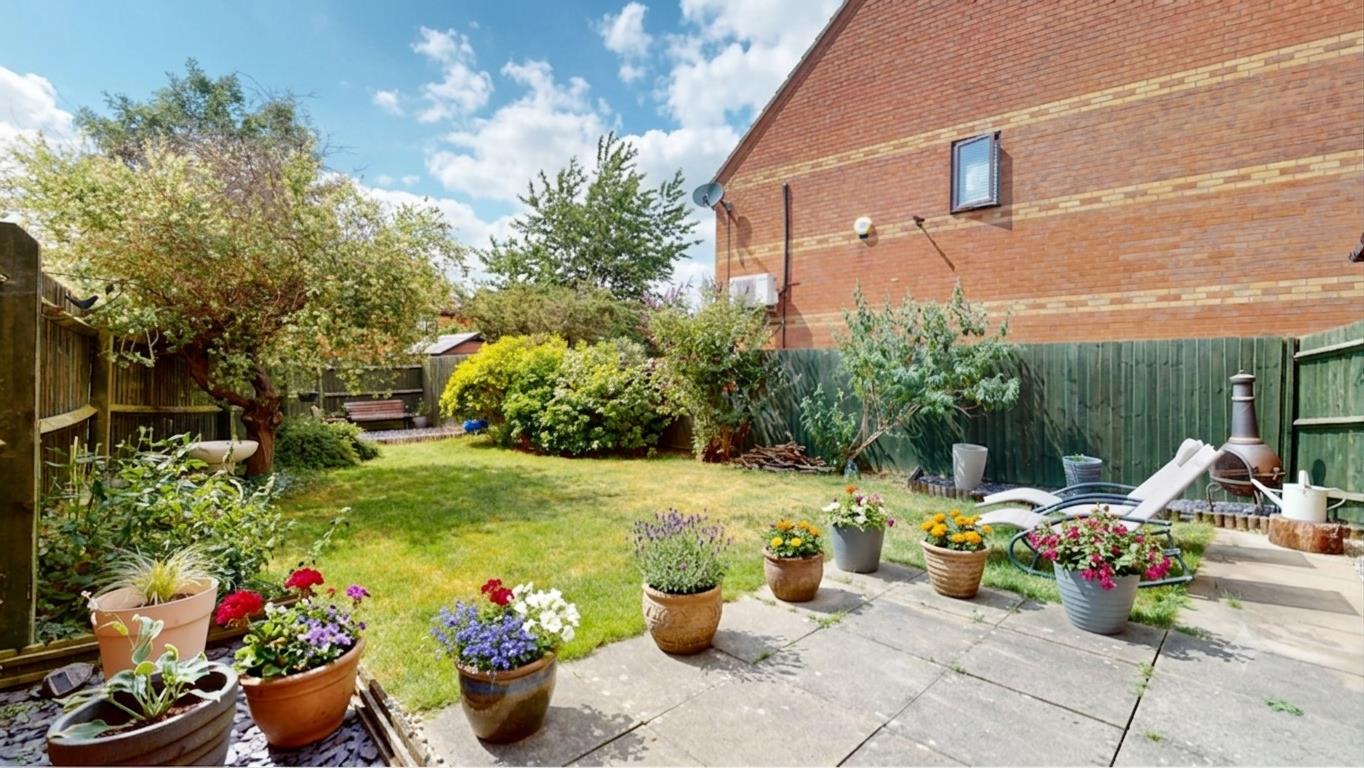 4 bed property in Wrens Park, Milton Keynes